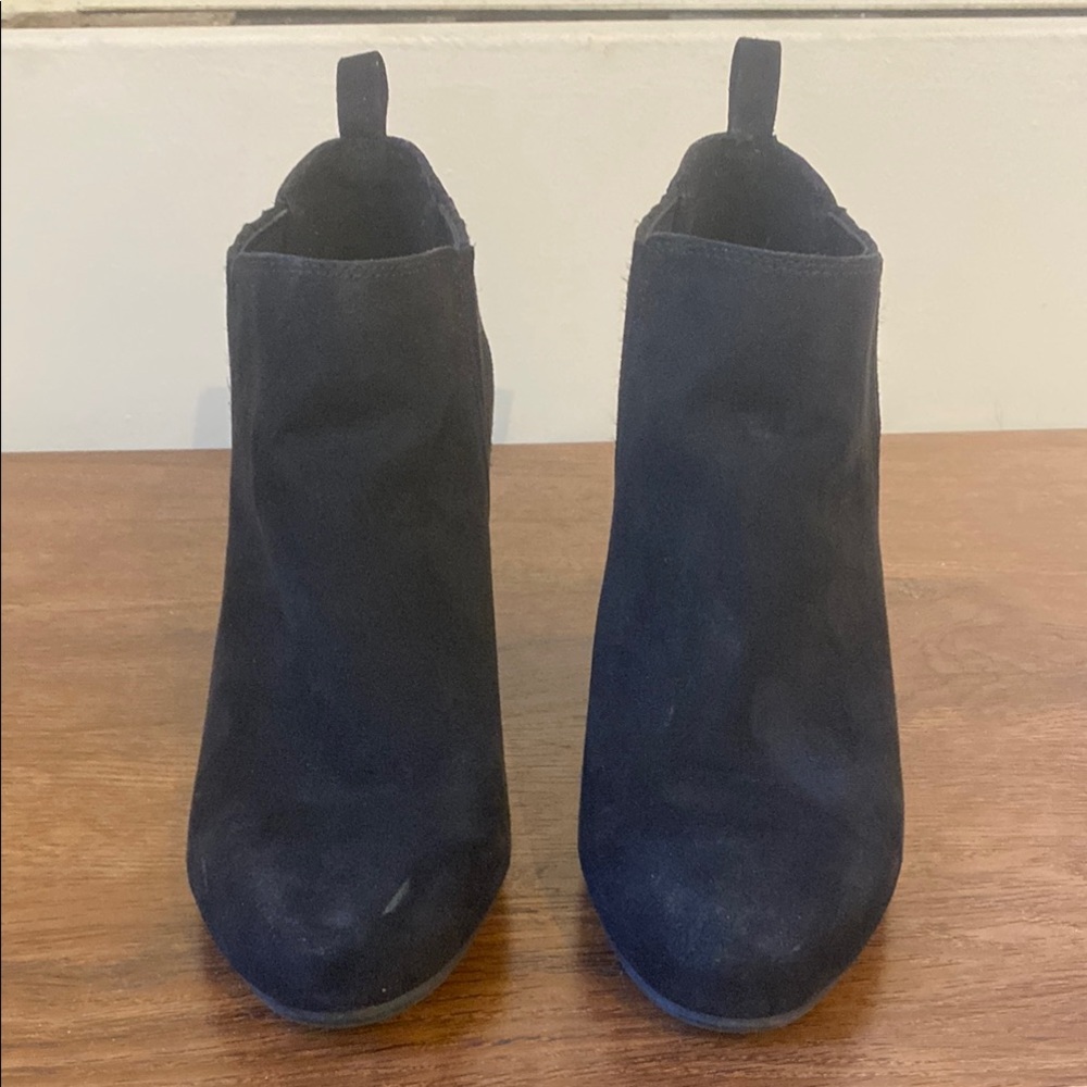 Sleek Black Ankle Boots with Slip-On Design